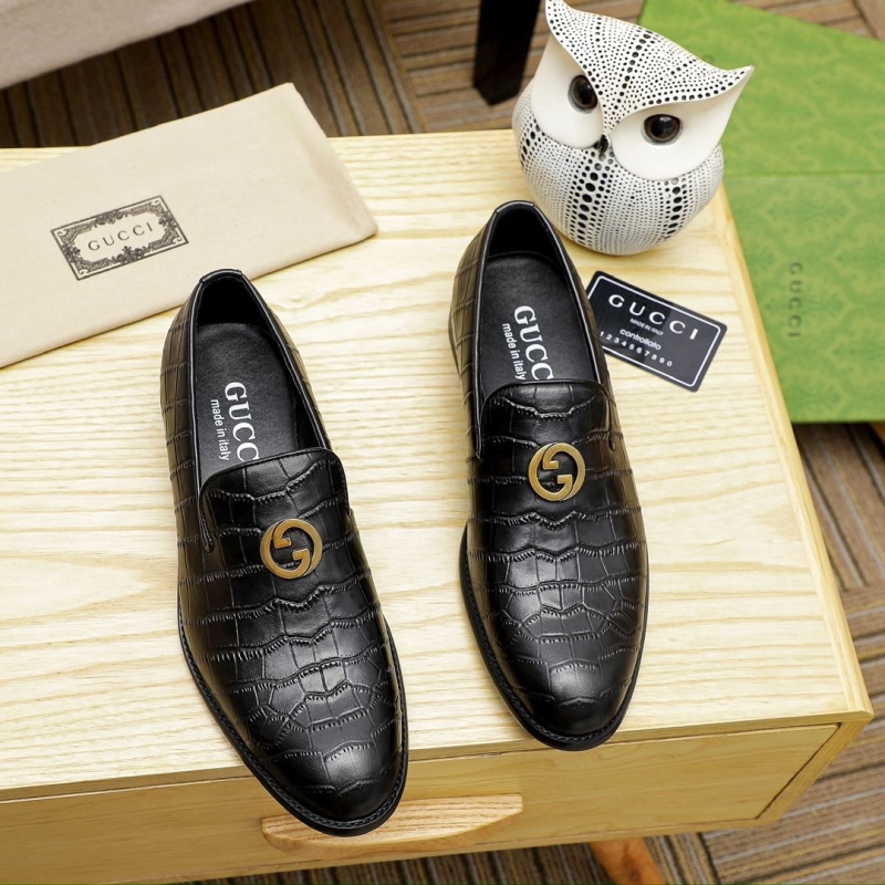 G*u*i leather shoes
